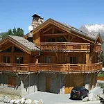 Alpien W Sauna شاليه *